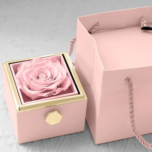Everlasting Rose Box W/Heart Necklace ™